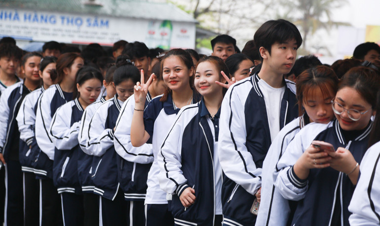 Lực lượng đoàn viên thanh niên tham gia lễ phát động.