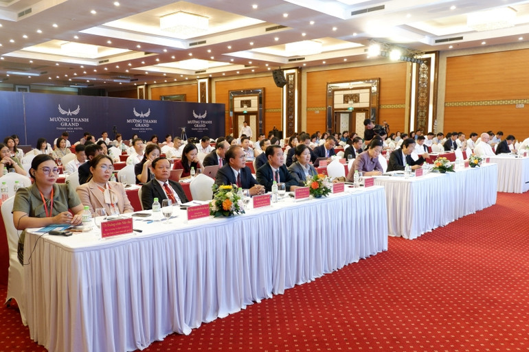 Hơn 200 đại biểu, chuyên gia, nhà khoa học tham dự hội thảo.