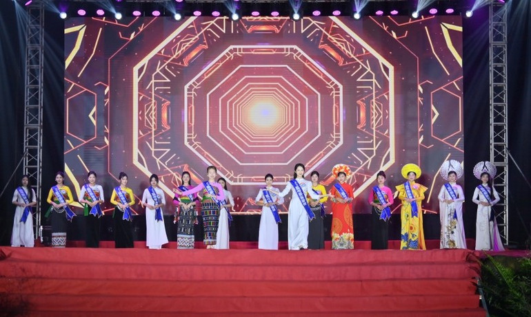 Phần thi Người đẹp Châu Lang.