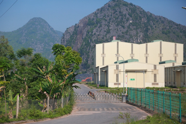 Bãi xử lý rác Đông Nam.