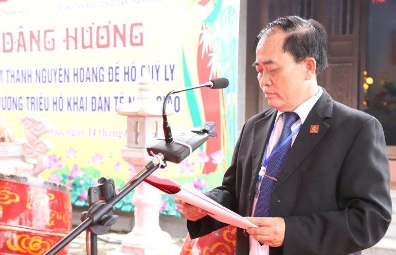 Ông Hồ Sỹ Nguyên, Phó Chủ tịch Hội đồng họ Hồ Việt Nam, phát biểu tại buổi lễ.