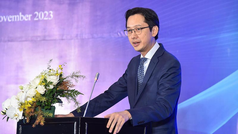 Thứ trưởng Ngoại giao Đỗ Hùng Việt phát biểu tại hội thảo.