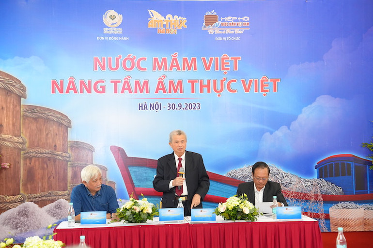 PGS, TS Trần Đáng - Chủ tịch Hiệp hội nước mắm Việt Nam chia sẻ, Hiệp hội Nước mắm Việt Nam sẽ phối hợp với Hiệp hội Văn hóa Ẩm thực Việt Nam lên Đề án “xây dựng và phát triển văn hóa ẩm thực Việt Nam thành Thương hiệu quốc gia.