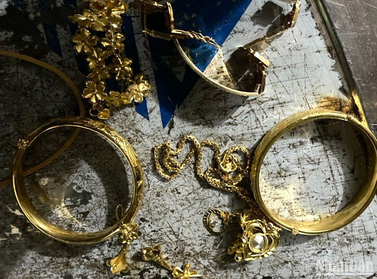 Số vàng các đối tượng trộm được thu giữ.