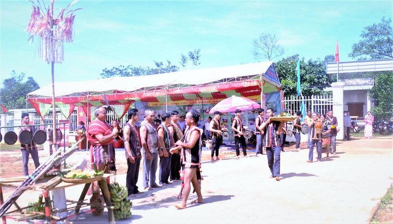 Không gian lễ hội kết bạn cộng đồng của người M’ Nông ở huyện Bù Đăng, tỉnh Bình Phước. (Ảnh: NHẤT SƠN)