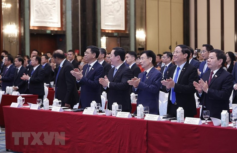 Đại biểu đoàn Việt Nam tham dự Diễn đàn Doanh nghiệp Việt Nam-Singapore. (Ảnh: TTXVN)