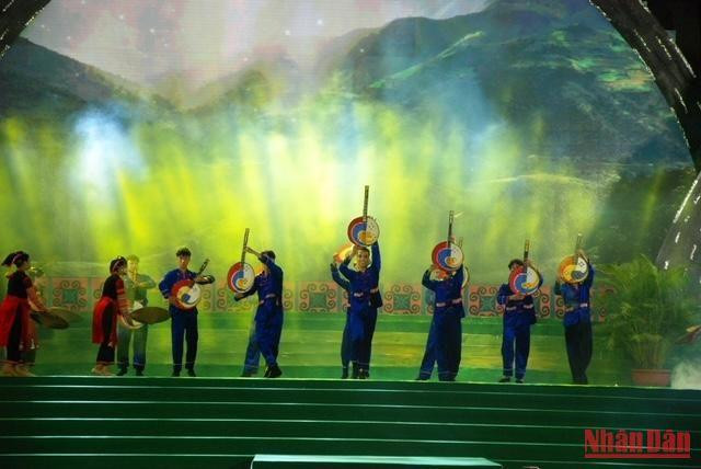 Múa dân tộc thiểu số huyện Văn Bàn. Múa dân tộc thiểu số huyện Văn Bàn.