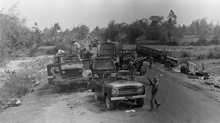 [Quiz] Sau khi Huế, Tam Kỳ, Quảng Ngãi thất thủ, thành phố Đà Nẵng rơi vào thế cô lập, Mỹ đã có hành động gì? ảnh 1