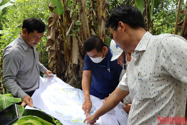 Huyện Long Thành bàn giao mặt bằng ở thực địa cho các đơn vị thực hiện dự án sân bay Long Thành.