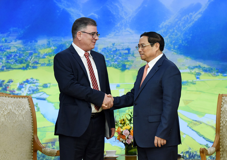 Thủ tướng Phạm Minh Chính mong muốn Bộ Công an Việt Nam và Bộ Nội vụ Cuba tiếp tục thúc đẩy quan hệ gắn bó hơn nữa; xác định các vấn đề có tính chất then chốt, các nhiệm vụ trọng tâm, trọng điểm, tạo đột phá trong các lĩnh vực hợp tác, trong đó có lĩnh vực an ninh mạng, chuyển đổi số, khoa học công nghệ,…