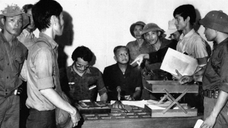 [Quiz] Tổng thống cuối cùng của chính quyền Sài Gòn đã đầu hàng vô điều kiện khi quân ta tiến vào Dinh Độc Lập? ảnh 1