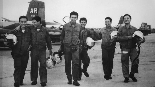 [Quiz] Phi đội Quyết Thắng thực hiện trận ném bom sân bay Tân Sơn Nhất vào thời gian nào? ảnh 1