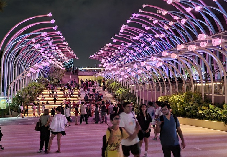 Sentoryscape trên đảo Sentosa được thiết kế mang đầy tính nghệ thuật và sự sáng tạo, chính thức đi vào hoạt động từ tháng 3/2024. Sentoryscape trên đảo Sentosa được thiết kế mang đầy tính nghệ thuật và sự sáng tạo, chính thức đi vào hoạt động từ tháng 3/2024.