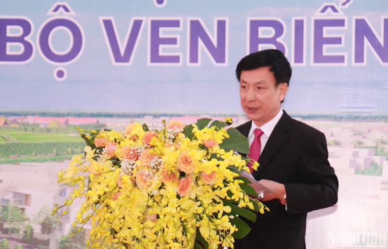 Đồng chí Phạm Đình Nghị, Chủ tịch Ủy ban nhân dân tỉnh Nam Định phát biểu ý kiến tại lễ khởi công.