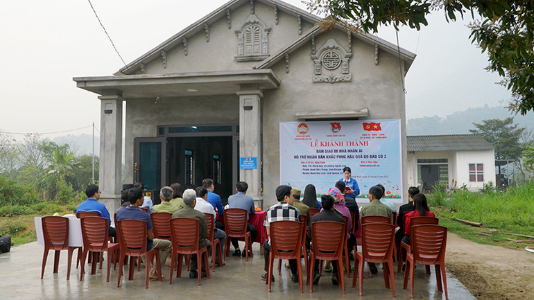 Khánh thành và bàn giao nhà nhân ái cho người dân bị thiên tai.