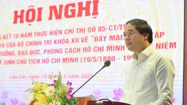 Đồng chí Trịnh Xuân Trường, Bí thư Tỉnh ủy, Chủ tịch Ủy ban nhân dân tỉnh Lào Cai phát biểu.