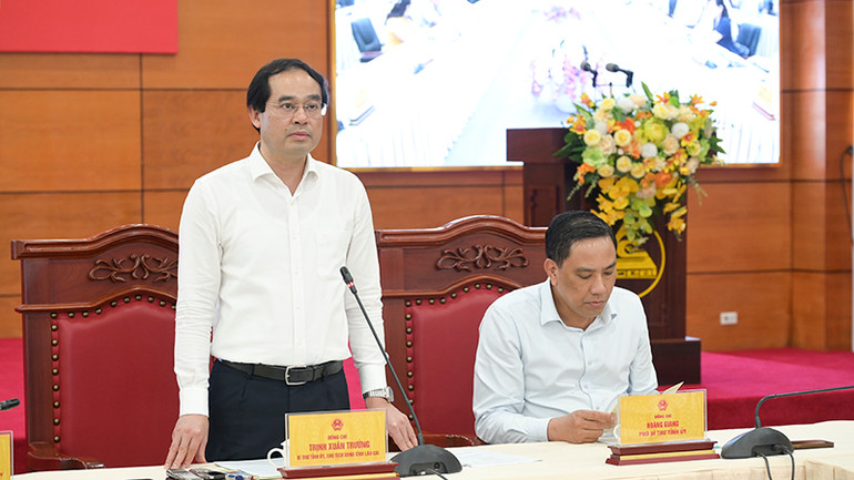 Đồng chí Trịnh Xuân Trường, Bí thư Tỉnh ủy, Chủ tịch Ủy ban nhân dân tỉnh Lào Cai phát biểu.