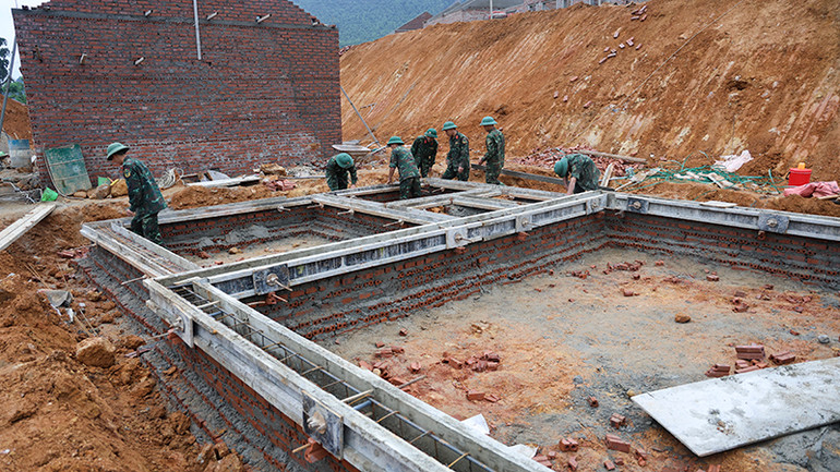 Thời tiết vùng cao Lào Cai mưa nắng thất thường, cũng ảnh hưởng đến tiến độ thi công các hạng mục ngoài trời. Thời tiết vùng cao Lào Cai mưa nắng thất thường, cũng ảnh hưởng đến tiến độ thi công các hạng mục ngoài trời.