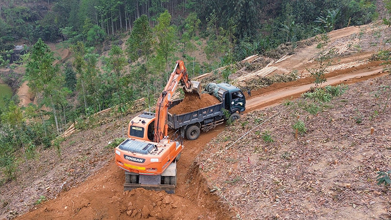 Đơn vị thi công phấn đấu kết thúc thi công phần móng cột trước ngày 10/6.