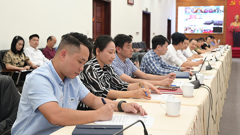 Các đại biểu tham gia đóng góp ý kiến về dự thảo Nghị quyết sửa đổi, bổ sung một số điều của Hiến pháp năm 2013.