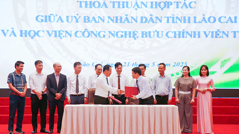 Ký kết thỏa thuận hợp tác giữa Uỷ ban nhân dân tỉnh Lào Cai với Học viện Công nghệ Bưu chính Viễn thông.