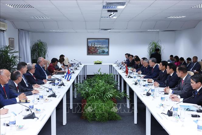 Tổng Bí thư, Chủ tịch nước Tô Lâm hội kiến Thủ tướng Cuba Manuel Marreo Cruz. (Ảnh: Lâm Khánh/TTXVN)