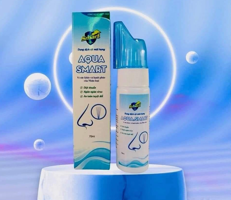 Dung dịch xịt mũi họng Aqua Smart.