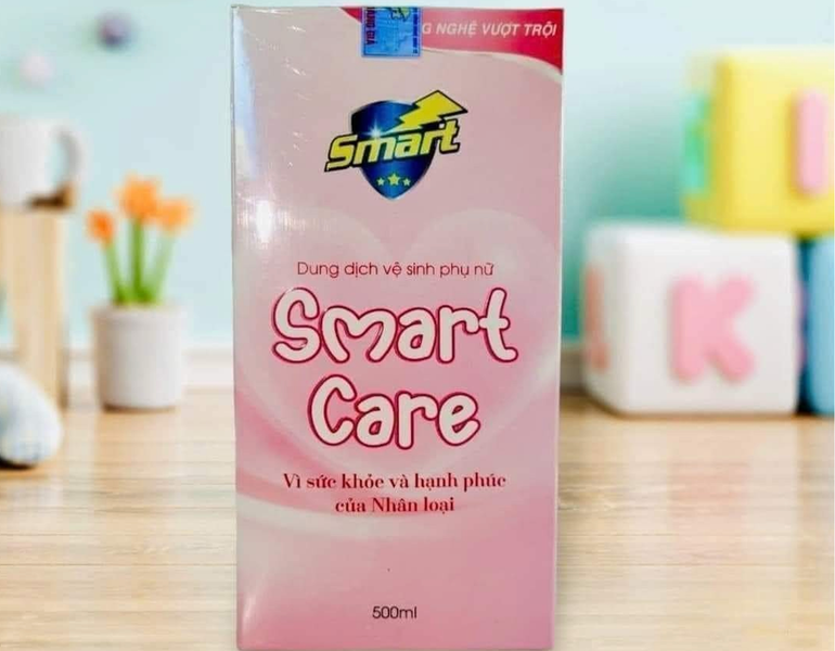 Dung dịch vệ sinh phụ nữ Smart Care.