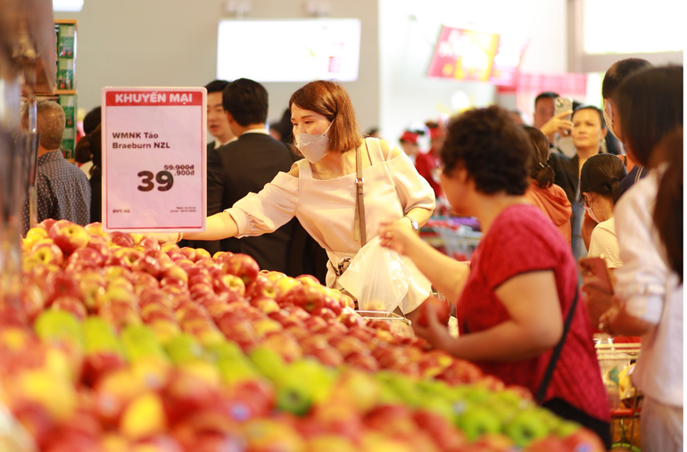 Nguồn hàng phong phú đáp ứng nhu cầu tiêu dùng của khách hàng.