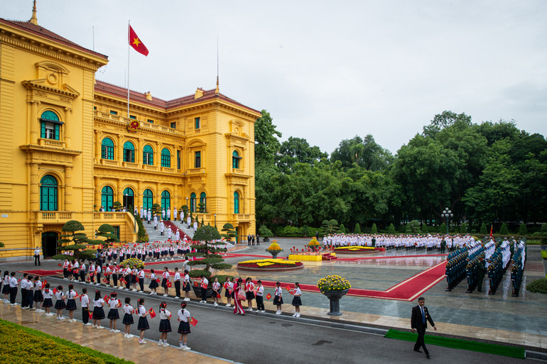 Quang cảnh lễ đón chính thức Tổng thống Timor Leste José Ramos-Horta tại Phủ Chủ tịch.
