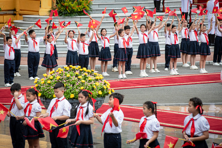 Thiếu nhi Thủ đô chào đón Tổng thống Timor Leste José Ramos-Horta.