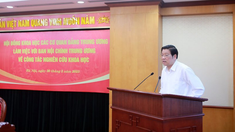 Đồng chí Phan Đình Trạc, Ủy viên Bộ Chính trị, Bí thư Trung ương Đảng, Trưởng Ban Nội chính Trung ương kết luận buổi làm việc. Đồng chí Phan Đình Trạc, Ủy viên Bộ Chính trị, Bí thư Trung ương Đảng, Trưởng Ban Nội chính Trung ương kết luận buổi làm việc.