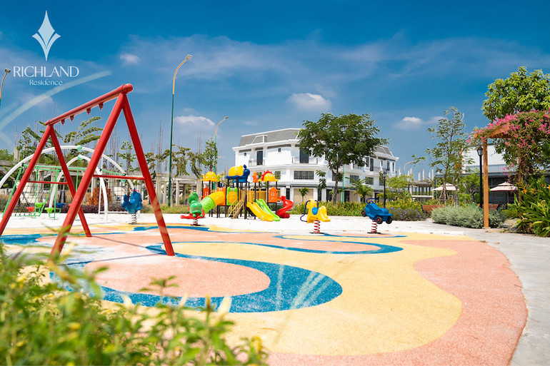 Bên cạnh chính sách hấp dẫn, hệ thống hạ tầng hoàn thiện, pháp lý minh bạch là một trong những yếu tố giúp Richland Residence chinh phục đông đảo khách hàng.
