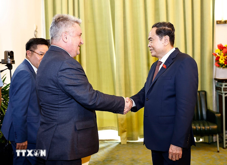 Chủ tịch Quốc hội Trần Thanh Mẫn tiếp Phó Chủ tịch Hạ viện Cộng hòa Belarus Ipatau Vadzim. (Ảnh: Doãn Tấn/TTXVN)