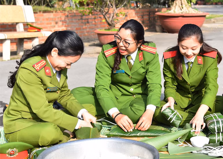 Đây là dịp để cán bộ, giảng viên và sinh viên có cơ hội cùng nhau tham gia hoạt động ngoại khóa để tăng thêm sự gắn kết của các thành viên trong học viện. Đây là dịp để cán bộ, giảng viên và sinh viên có cơ hội cùng nhau tham gia hoạt động ngoại khóa để tăng thêm sự gắn kết của các thành viên trong học viện.
