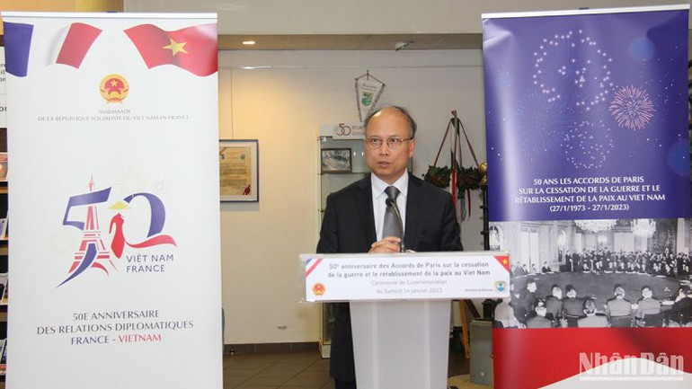 Đại sứ Việt Nam tại Pháp Đinh Toàn Thắng cảm ơn chính quyền và nhân dân thành phố Verrière-le-Buisson đã thể hiện tinh thần đoàn kết và hữu nghị sâu sắc với Việt Nam trong thời gian diễn ra đàm phán.