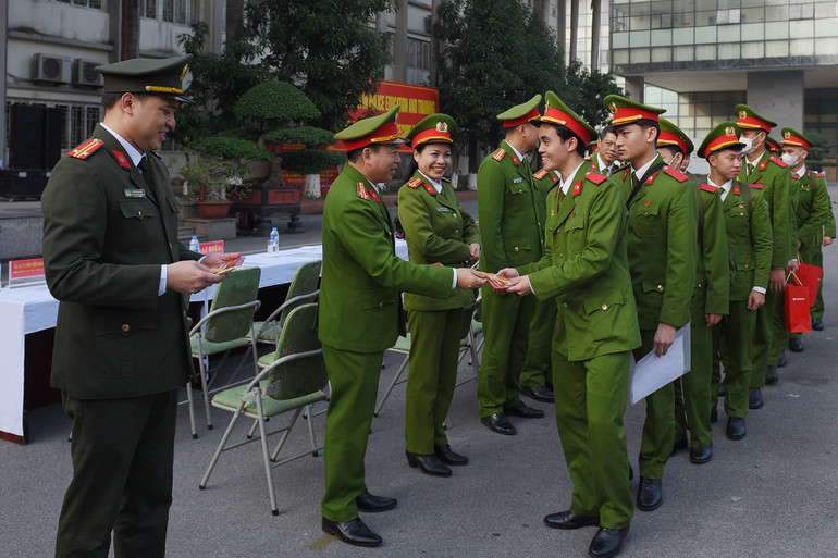 Học viện Cảnh sát nhân dân tổ chức các chuyến xe với 3 tuyến đường: tuyến Hà Nội-Hòa Bình-Sơn La-Điện Biên; tuyến Hà Nội-Thanh Hóa-Nghệ An-Hà Tĩnh-Quảng Bình; tuyến đường Hà Nội-Tuyên Quang-Hà Giang.