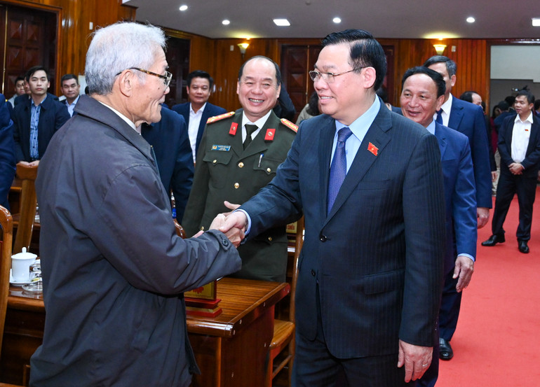 Chiều 8/1, Chủ tịch Quốc hội Vương Đình Huệ và đoàn công tác thăm, chúc Tết Đảng bộ, chính quyền và nhân dân tỉnh Quảng Bình.