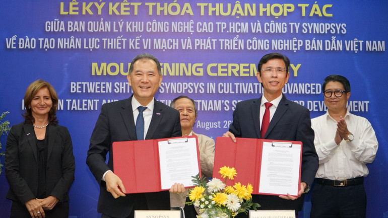 Khu Công nghệ cao TP Hồ Chí Minh ký kết hợp tác với Công ty SYNOPSYS về đào tạo nhân lực thiết kế vi mạch và phát triển công nghiệp bán dẫn Việt Nam.