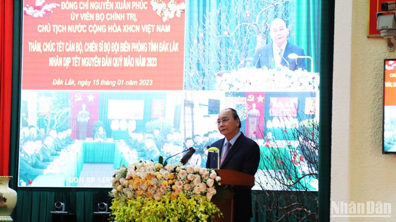 Chủ tịch nước chúc Tết cán bộ, chiến sĩ Bộ đội Biên phòng tỉnh Đắk Lắk. (Ảnh: Công Lý)