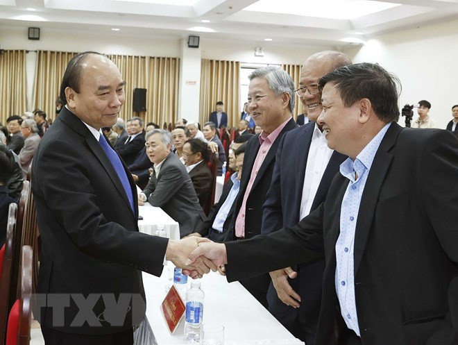 Chủ tịch nước Nguyễn Xuân Phúc gặp các cán bộ cấp cao, tướng lĩnh quân đội, công an đã nghỉ hưu ở các tỉnh, thành phố miền trung, Tây Nguyên nhân dịp Xuân Quý Mão 2023. (Ảnh: TTXVN)