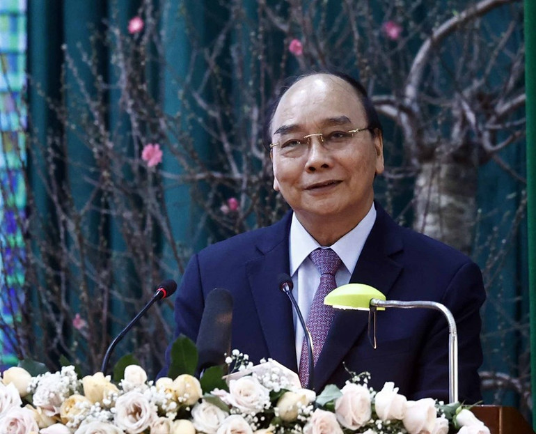 Chủ tịch nước Nguyễn Xuân Phúc chúc Tết cán bộ, chiến sĩ Bộ đội Biên phòng tỉnh Đắk Lắk. (Ảnh: TTXVN)