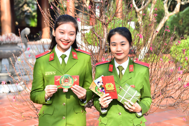 Cũng trong dịp này, Đoàn Thanh niên Học viện Cảnh sát nhân dân phối hợp Học viện NIJI tổ chức Chương trình thiện nguyện tại Bệnh viện Hữu nghị Việt-Đức. Qua đó, tạo điều kiện cho cán bộ, giảng viên và đoàn viên sinh viên học viện thể hiện tình yêu thương, trách nhiệm vì cộng đồng, góp phần xây dựng hình ảnh người chiến sĩ Công an nhân dân bản lĩnh, nhân văn, vì nhân dân phục vụ.