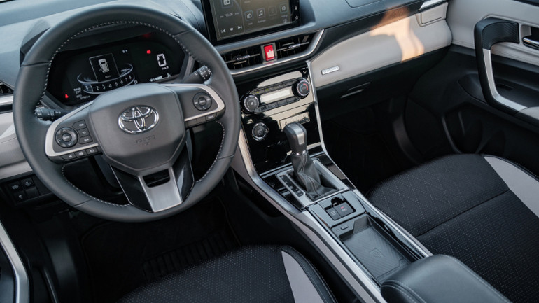 Đồng hồ táp lô xe Toyota Veloz.