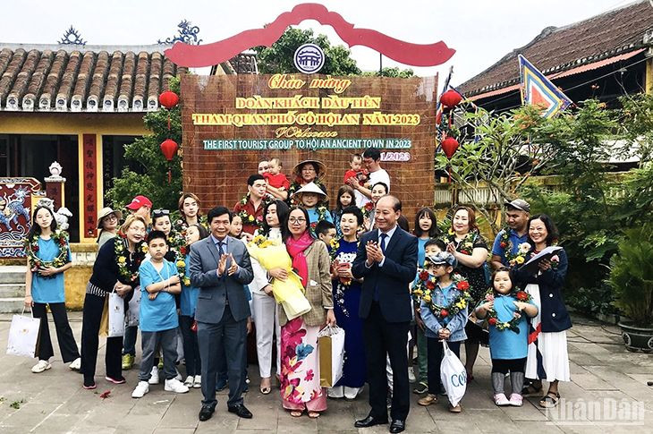 Quảng Nam đón đoàn khách Mông Cổ đến tham quan Hội An. Quảng Nam đón đoàn khách Mông Cổ đến tham quan Hội An.