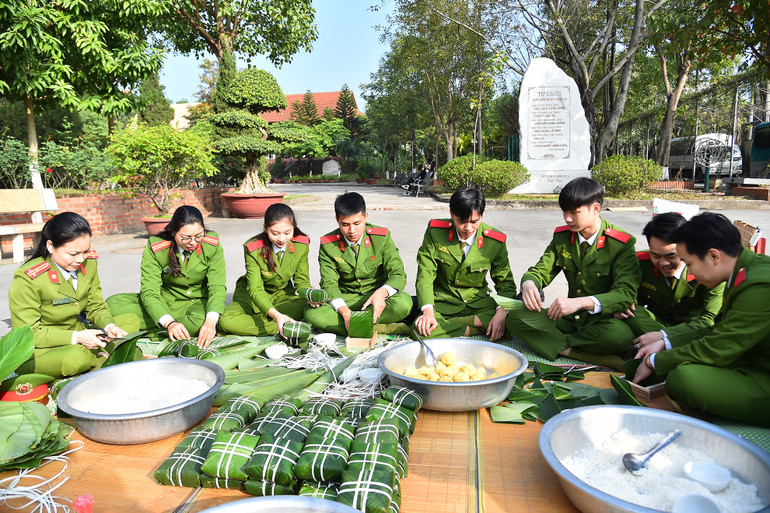 Cũng trong dịp này, nhiều hoạt động đón Tết cổ truyền cũng được tổ chức với sự tham gia của đông đảo sinh viên cùng các cán bộ, giảng viên trong học viện.