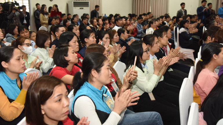 Đại diện công nhân, người lao động tỉnh Nam Định tham dự chương trình.