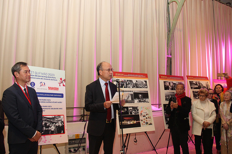 Đại sứ Đinh Toàn Thắng đánh giá cao sự đóng góp quý báu của Việt kiều tại Pháp vì hòa bình và thống nhất của đất nước Việt Nam. (Ảnh: Khải Hoàn)