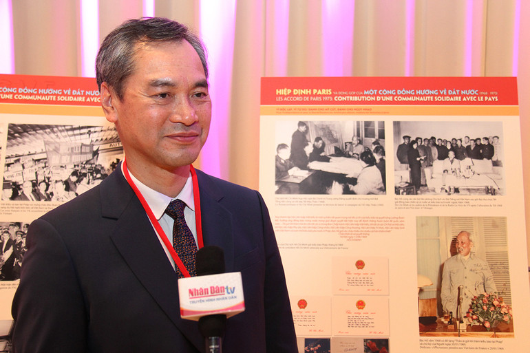 Chủ tịch Hội người Việt Nam tại Pháp, ông Vương Hữu Nhân, khẳng định quyết tâm của thế hệ trẻ Việt kiều tại Pháp tiếp nối truyền thống yêu nước, gìn giữ và phát huy bản sắc văn hóa Việt Nam.