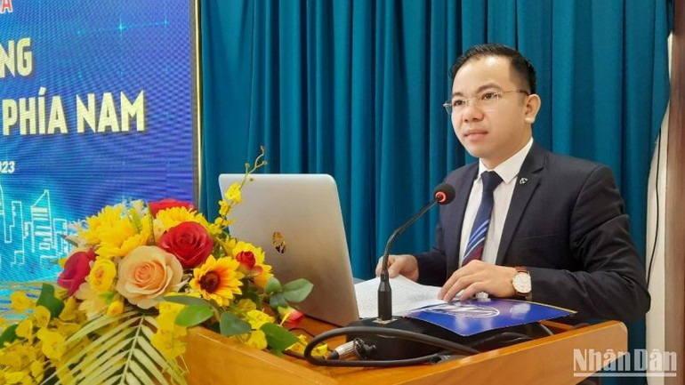 Phó Giáo sư, Tiến sĩ Vũ Tuấn Hưng, Phó Viện trưởng phụ trách Viện Khoa học Xã hội vùng Nam Bộ phát biểu.